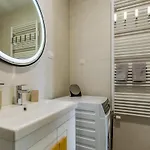 Jelena Apt.