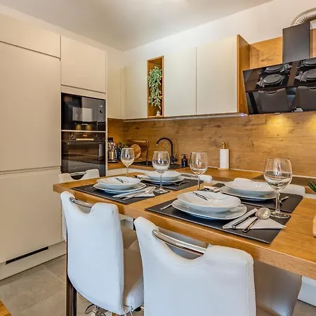 Jelena Apt. アパート *