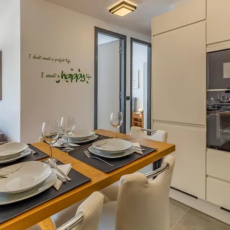 アパート Jelena Apt. プーラ