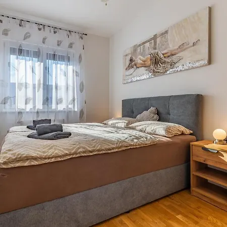 アパート Jelena Apt.