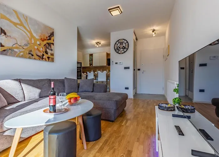 Jelena Apt.