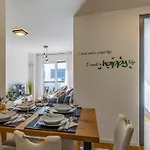 Jelena Apt. * Pula